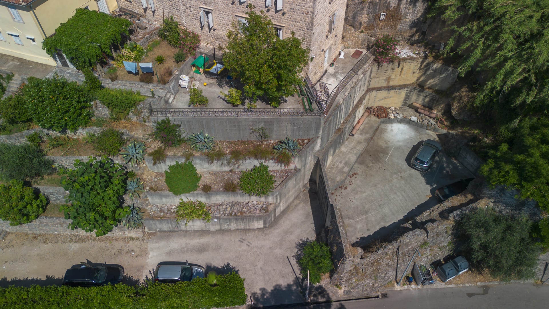 Private parking for Anchora guests — photo 3
